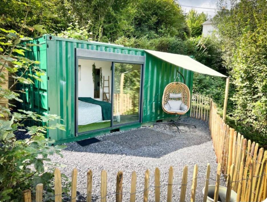 Luxury tent Nuit Insolite Conteneur Tropical Bouillon