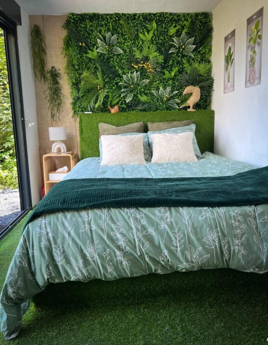 Luxury tent Nuit Insolite Conteneur Tropical Bouillon